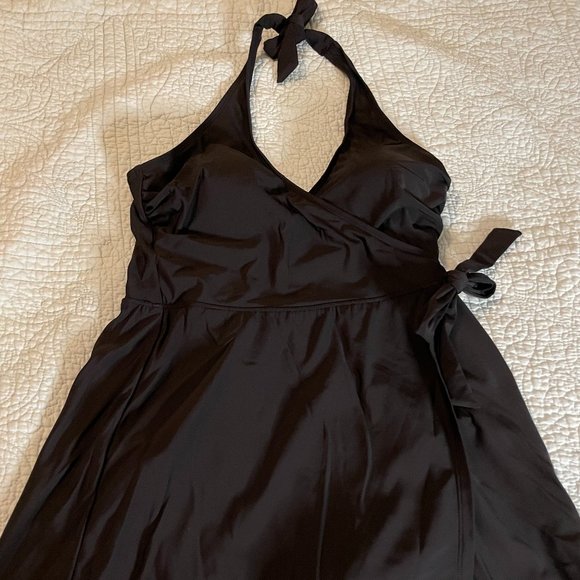 Halter-top skirted one-piece swimsuit - size 12 - Picture 1 of 4